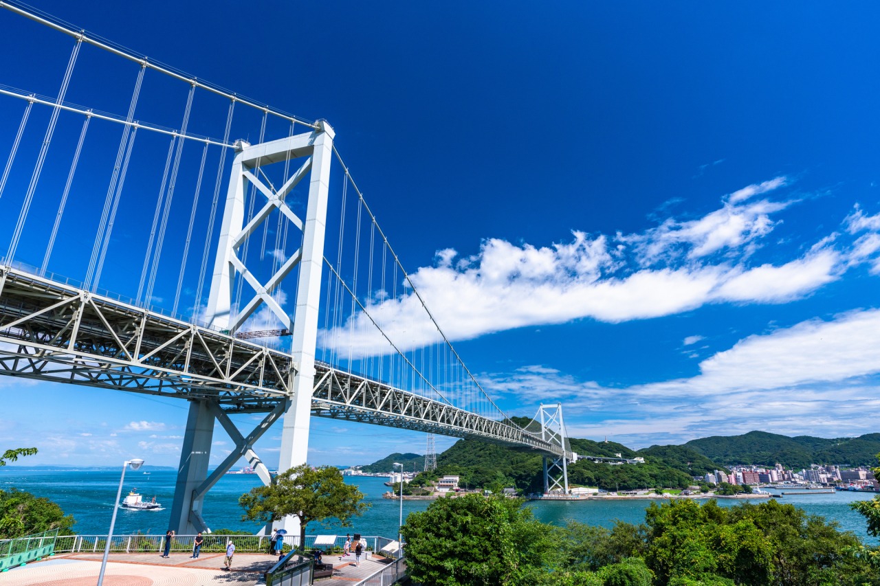 関門海峡の昼景